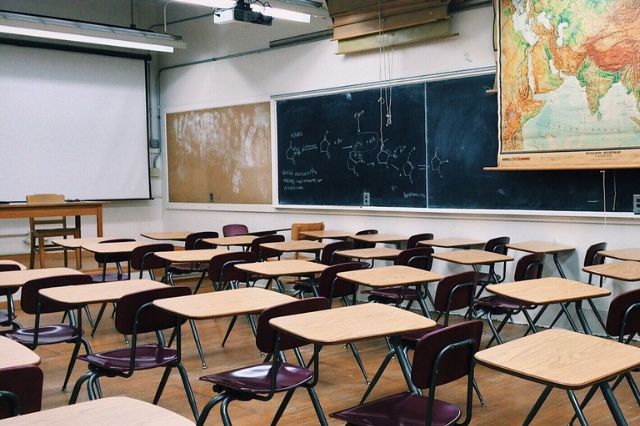 Viajes en autobús y tren más baratos para estudiantes y maestros este verano