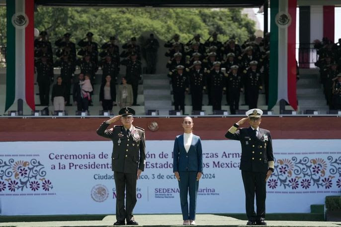 Sheinbaum recibe salutación de las Fuerzas Armadas Mexicanas