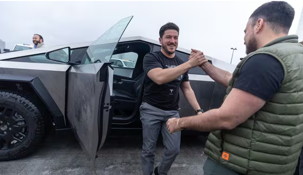 Elon y Samuel: realmente son compadres