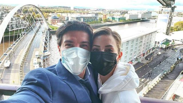 Se aprovechan de nuestra nobleza: El viaje a Europa de Samuel y Mariana