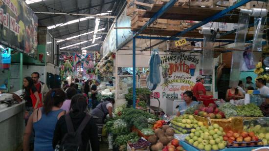 Regularizarán concesiones y dignificarán mercado Cosme del Razo en Cholula