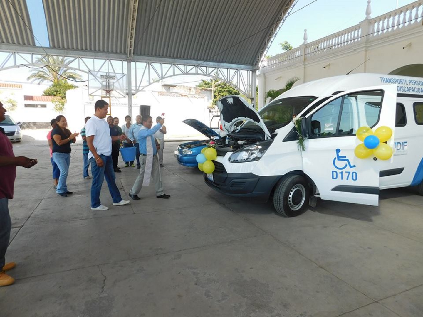 Adquiere San Pablo Anicano un vehículo para traslado de personas con discapacidad 