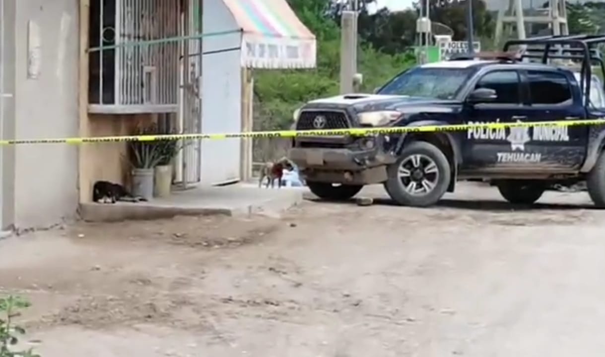 Matan a un hombre y balean a su pareja frente a una niña en Tehuacán