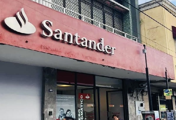 Denuncian robo a cuentahabiente de Santander en Atlixco