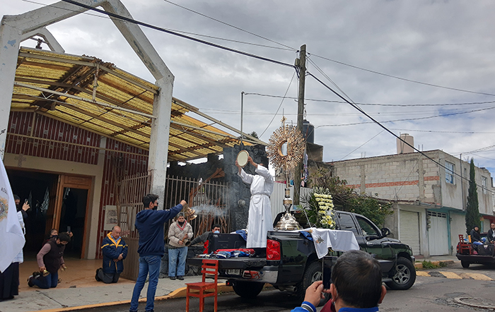 Exponen al Santísimo y piden por el fin de la pandemia en Texmelucan