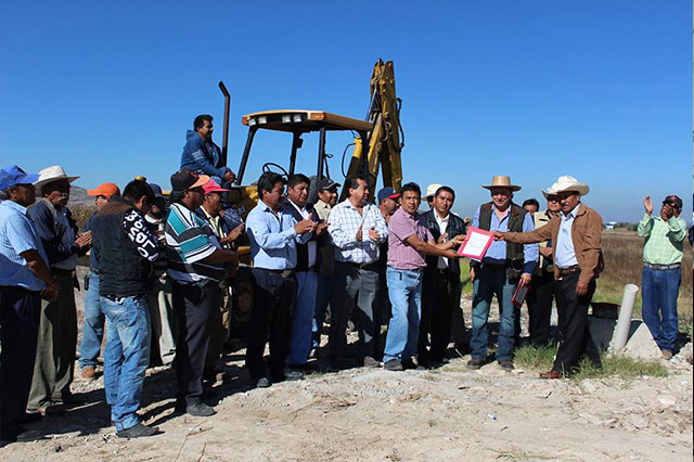 Invierte Tepeaca 2 mdp para agua potable en Santiago Acatlán