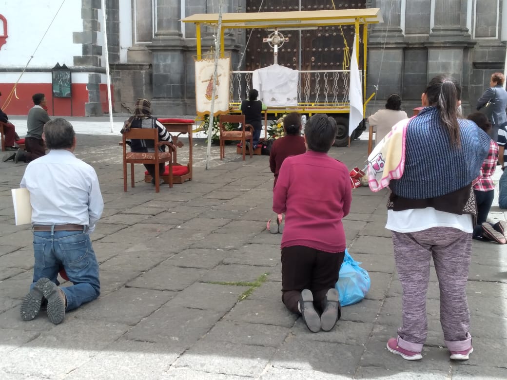 Católicos en Serdán hacen oración frente al Santísimo