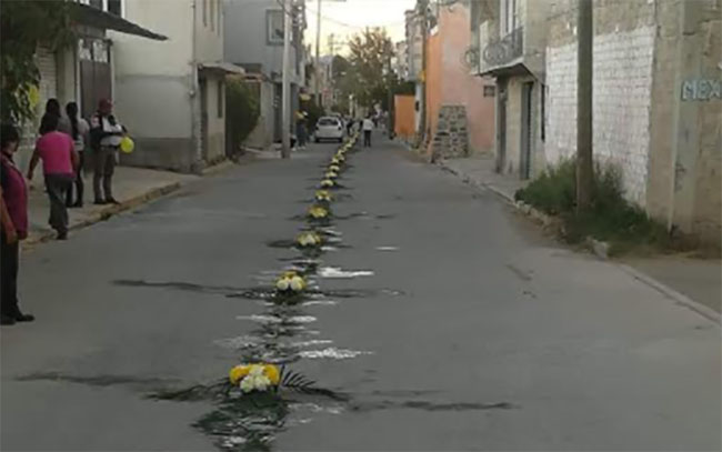 Santísimo recorre calles de Tlanalapan en Texmelucan