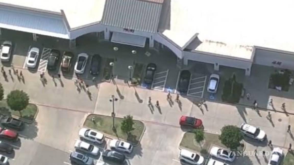Balacera en centro comercial de Texas deja 8 muertos