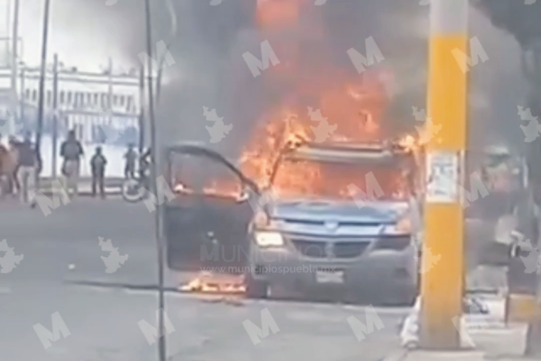 VIDEO Sábado de incendios de camionetas en la capital poblana