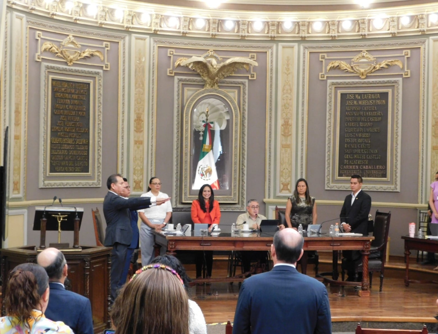 Busca Adolfo Alatriste regresar a la curul que abandonó 