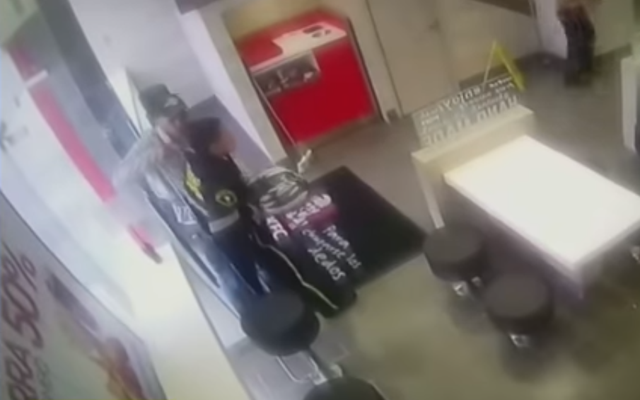 Mujeres policía frustran asalto