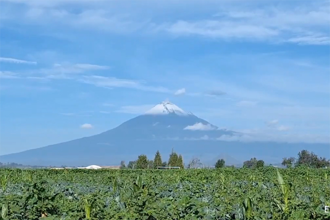 VIDEO Popocatépetl amanece con ligera capa de nieve tras lluvias