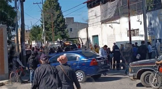 Más de 100 personas quieren linchar a conserje de escuela en Cholula