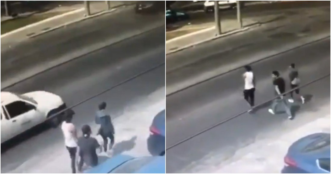 VIDEO Conductor arrolla y mata a sus asaltantes que intentaban huir