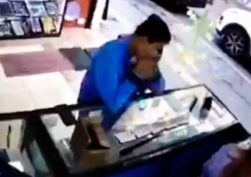 Se traga anillos para robarlos en pleno centro de Puebla