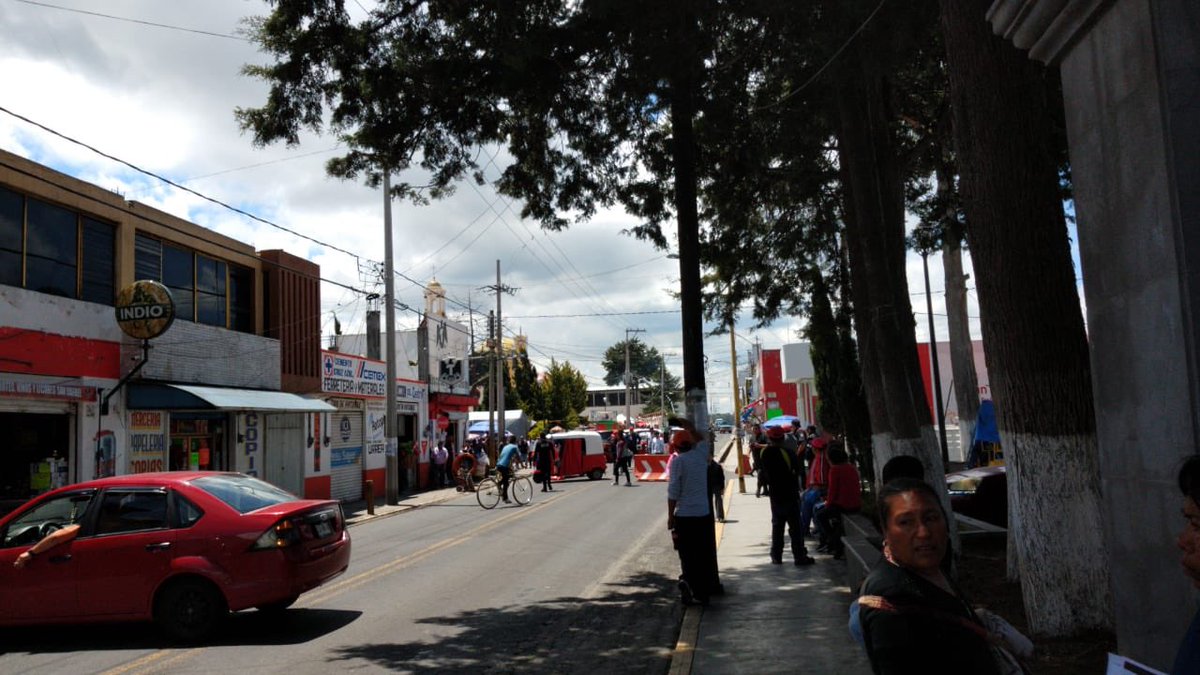 Mototaxistas bloquean carretera el Seco-Zacatepec
