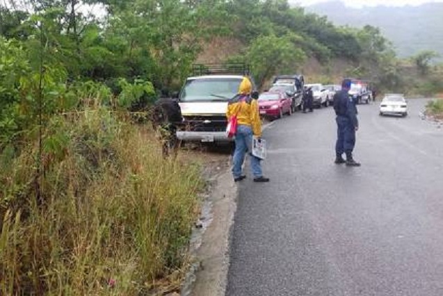 Asaltan a una familia y secuestran a una estudiante en Jalpan