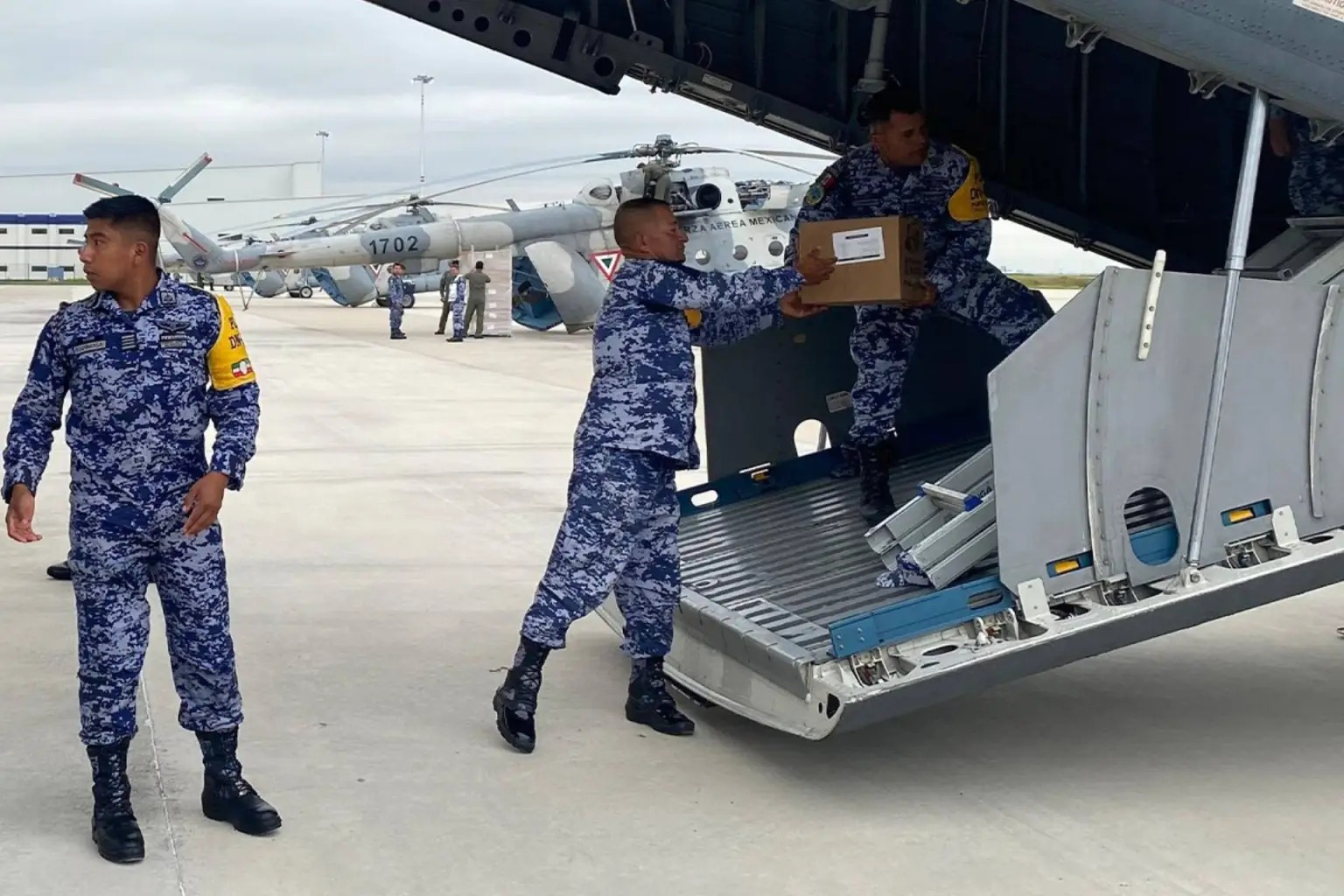 Arriban primeros aviones del Ejército con ayuda a Acapulco