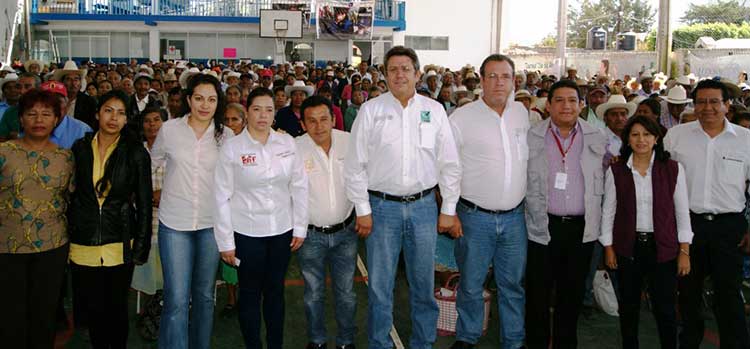 Lleva Sedesol Feria Institucional de Servicios de +65 en Acatzingo 