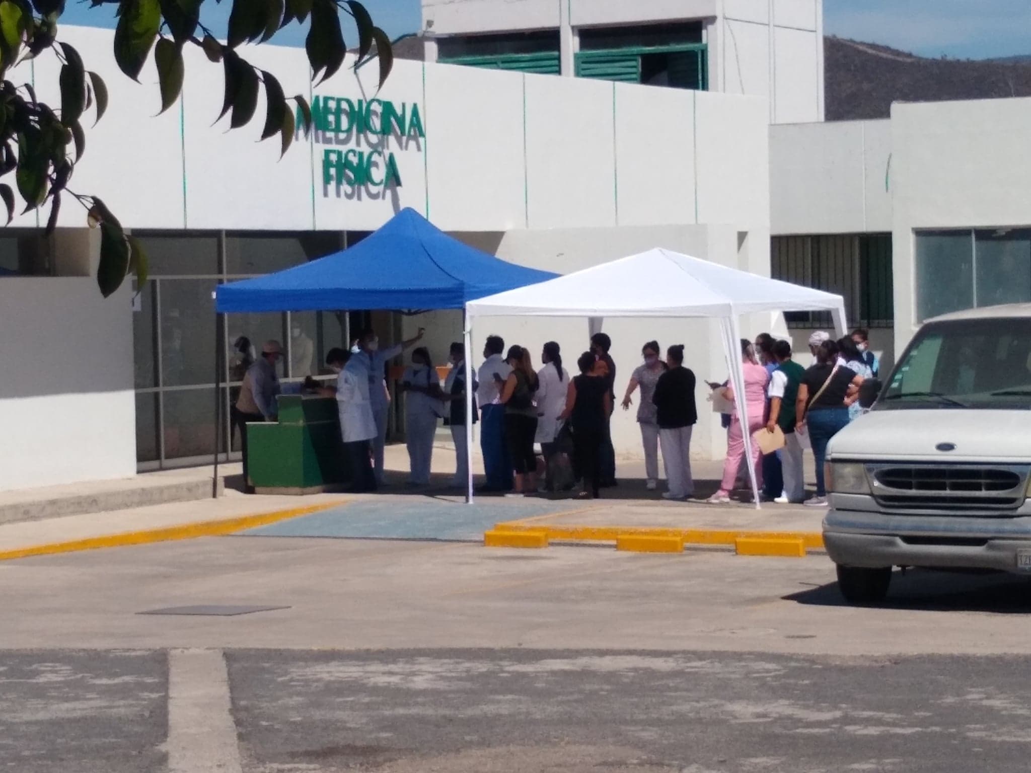 Aplican segunda dosis de vacuna anticovid a personal médico en Tehuacán