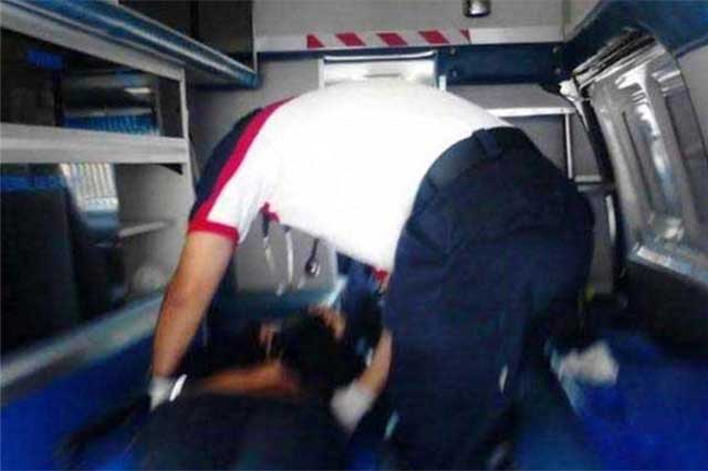 Trailer embiste a autobús en Acajete; hay 2 lesionados