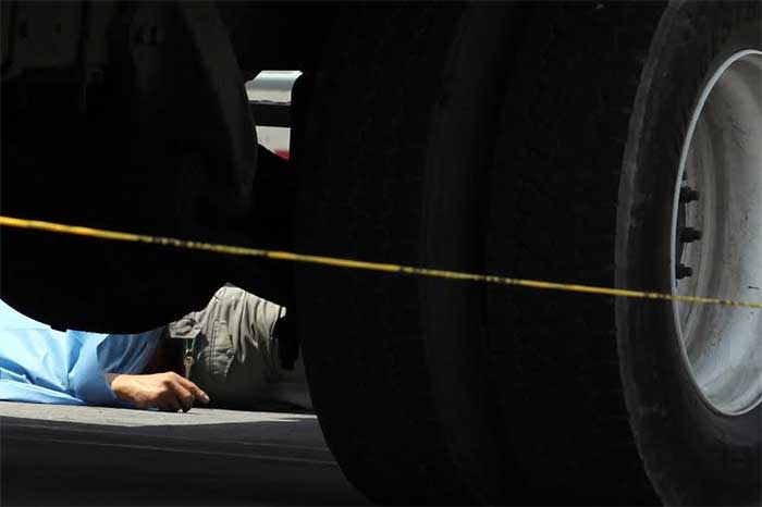 Muere prensado por las llantas de su propio tráiler en Carranza