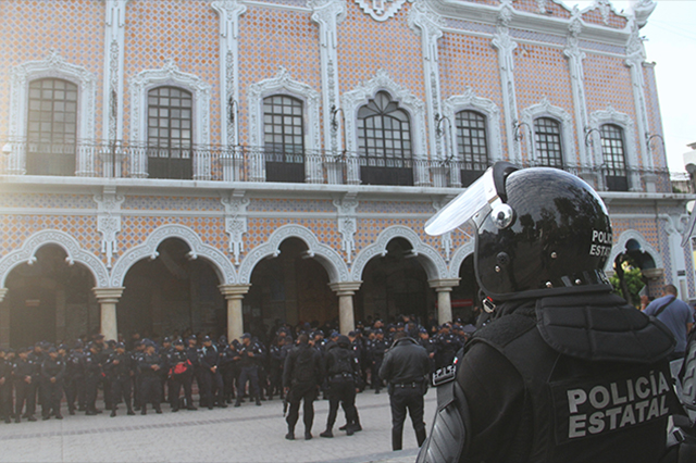 Pugna con estado, deja sin combustible patrullas de Tehuacán