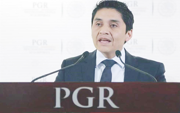 Por caso Ayotzinapa cae Gualberto Ramírez, ex mando de la SEIDO