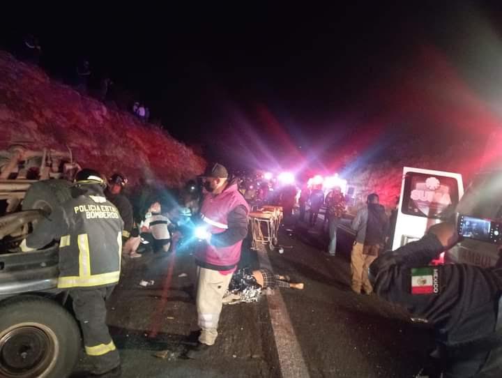 Mueren seis extranjeros por volcadura en la carretera Esperanza-Azumbilla