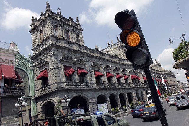 El 67% de los semáforos en Puebla capital no están sincronizados  