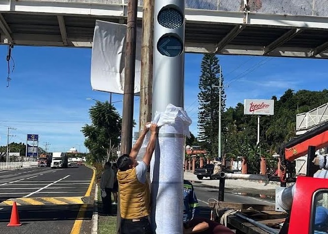 Avanza colocación de semáforos en accesos principales de Atlixco