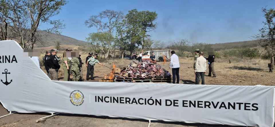 Incineran Marina y FGR cocaína, metanfetamina y mariguana en Manzanillo, Colima