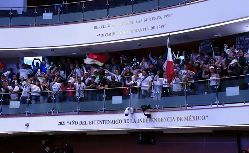 Manifestantes dan portazo en el Senado y frenan debate de Reforma Judicial