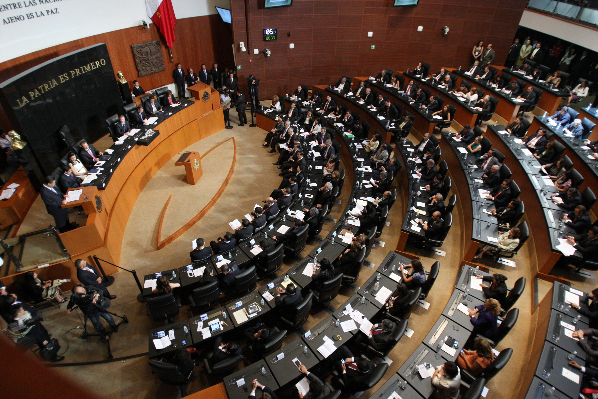 Se niegan senadores a petición de eliminar estado laico