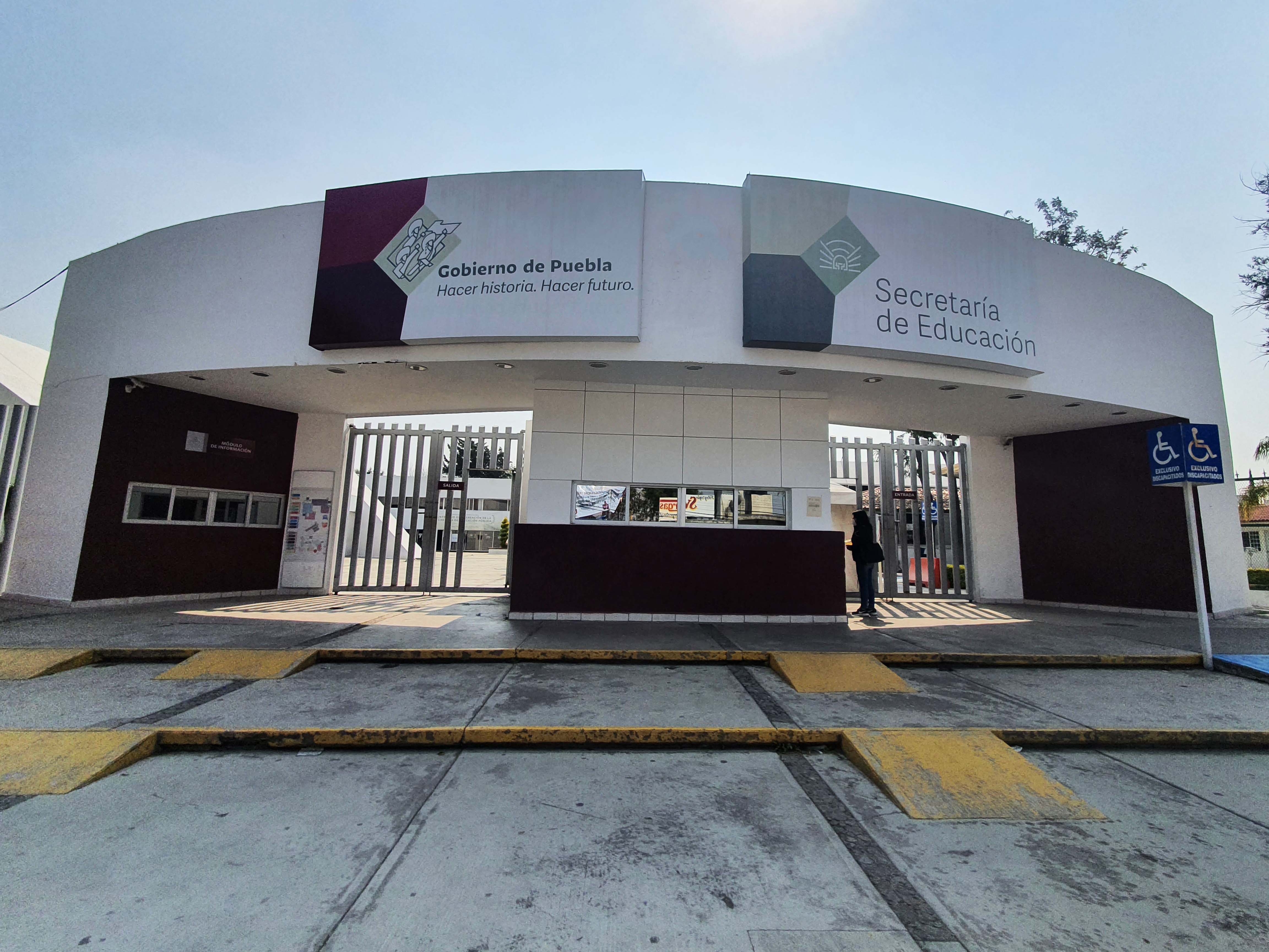 SEP descarta denuncias contra normalistas de Tételes tras vandalizar oficinas  