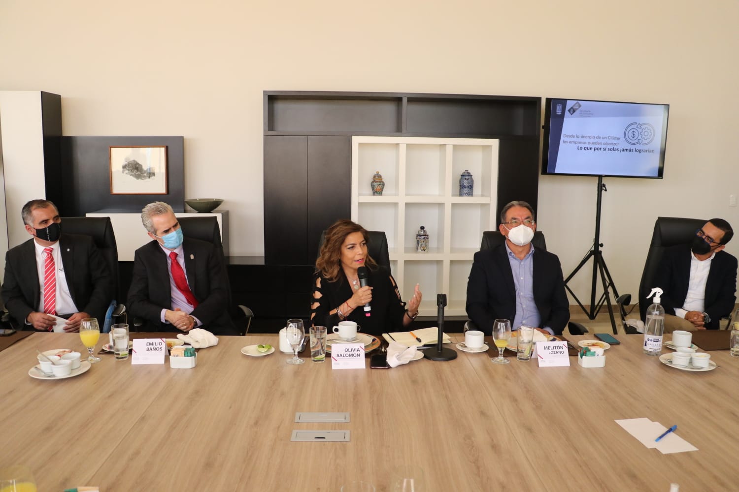 Coadyuvará gobierno con universidades de Puebla para integrar clúster de educación