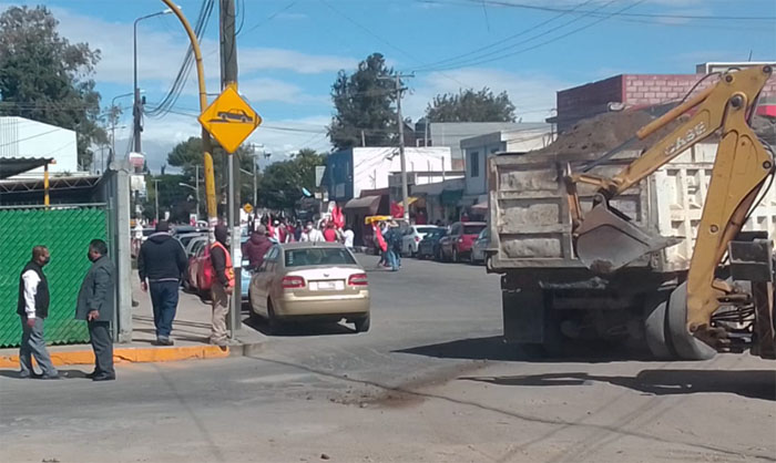 Caos vial en la SEP Puebla; obras y Antorcha bloquean la circulación
