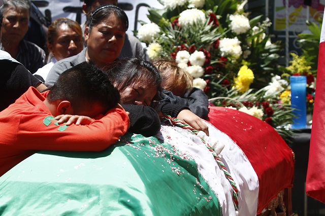 Envuelto en una bandera mexicana despiden al edil de Huehuetlán El Grande