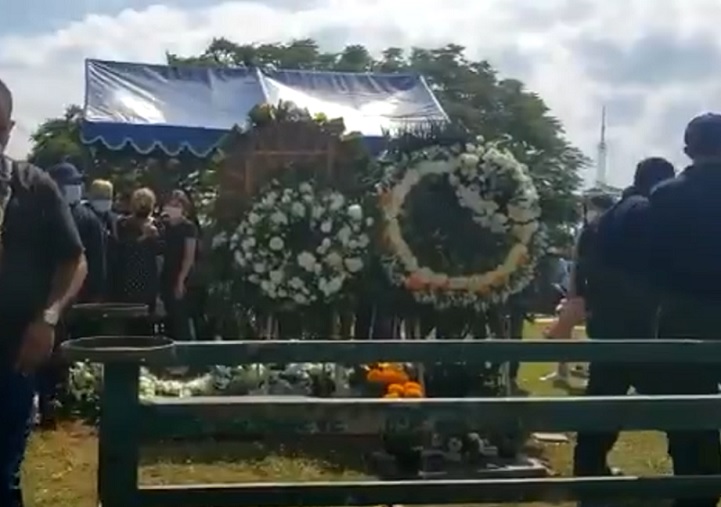VIDEO Con Amor Eterno sepultan a Octavio Ocaña en Tabasco