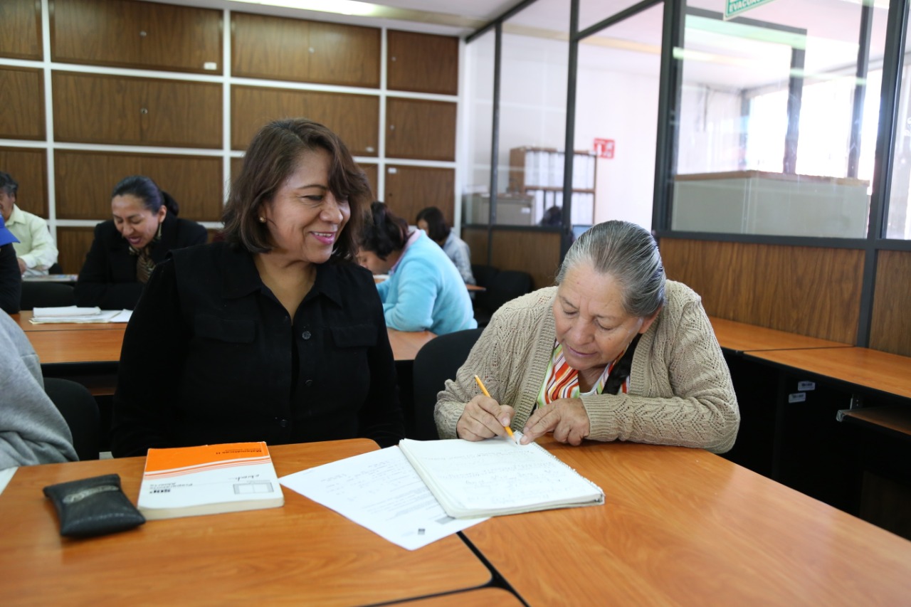 Más de 9 mil estudiantes cursan la preparatoria abierta de la SEP