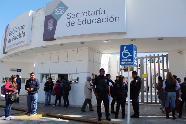 Más de 100 maestros poblanos, con sueldos de más de 60 mil pesos