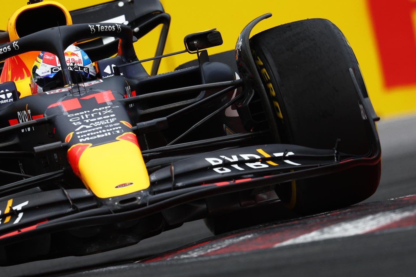 Checo Pérez abandonó el Gran Premio de Canadá