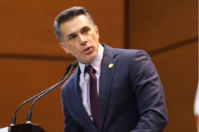 El diputado Sergio Mayer llama irresponsable a López-Gatell