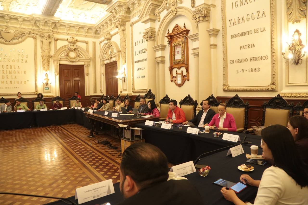 Renuncias, licencias y enroques en Ayuntamiento de Puebla por elecciones 2024