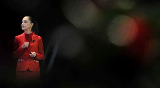 AMLO dijo al secretario (ave rapaz) y a zopilotes (carroñeros): Claudia vive y sigue