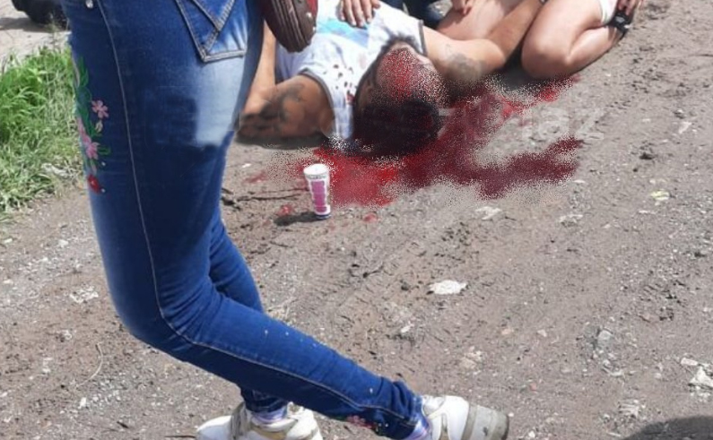 VIDEO Sicarios ejecutan a hombre en calles de Totimehuacan en Puebla