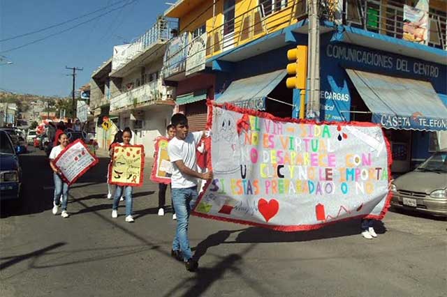 Marchan en Acatlán para conmemorar el Día Mundial de la Lucha Contra el SIDA