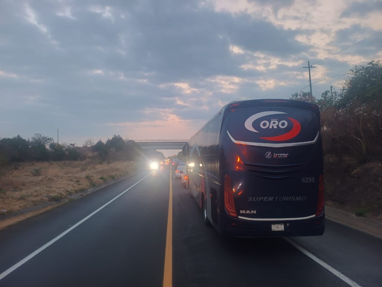 Mueren dos personas calcinadas en la autopista Siglo XXI