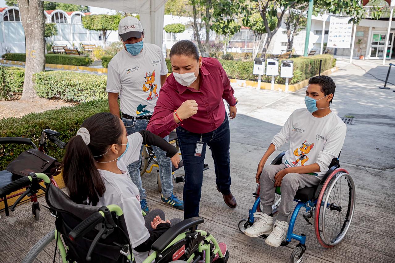 SMDIF entrega aparatos a personas con discapacidad en Puebla